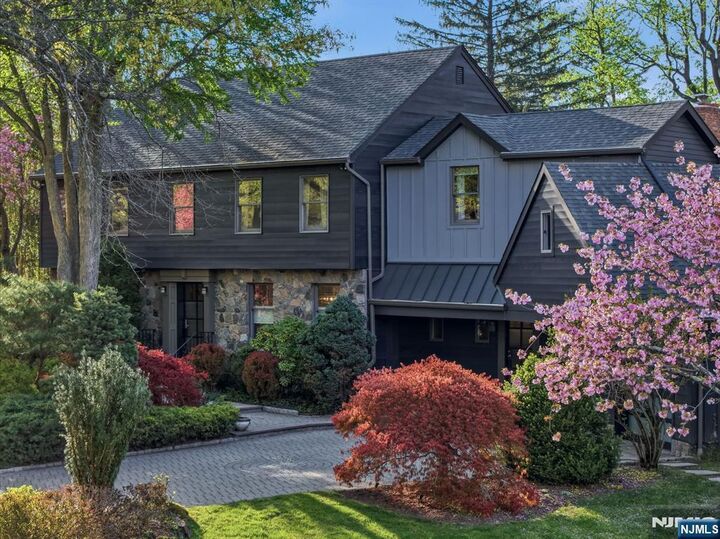 Property Photo:  38 Trautwein Crescent  NJ 07624 