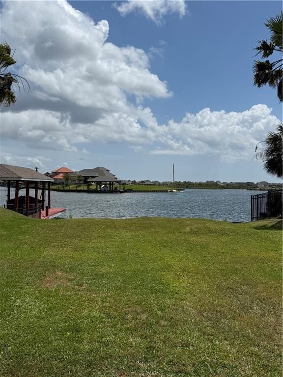 Property Photo:  1512 Royal Palm Drive  LA 70458 