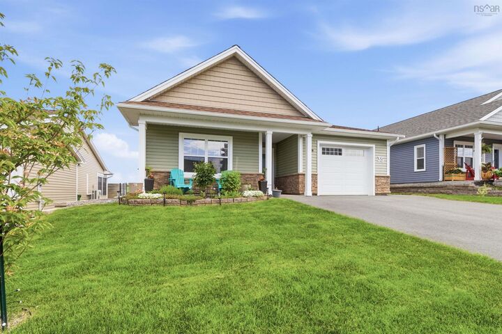 35 Elizabeth Avenue — photo 1