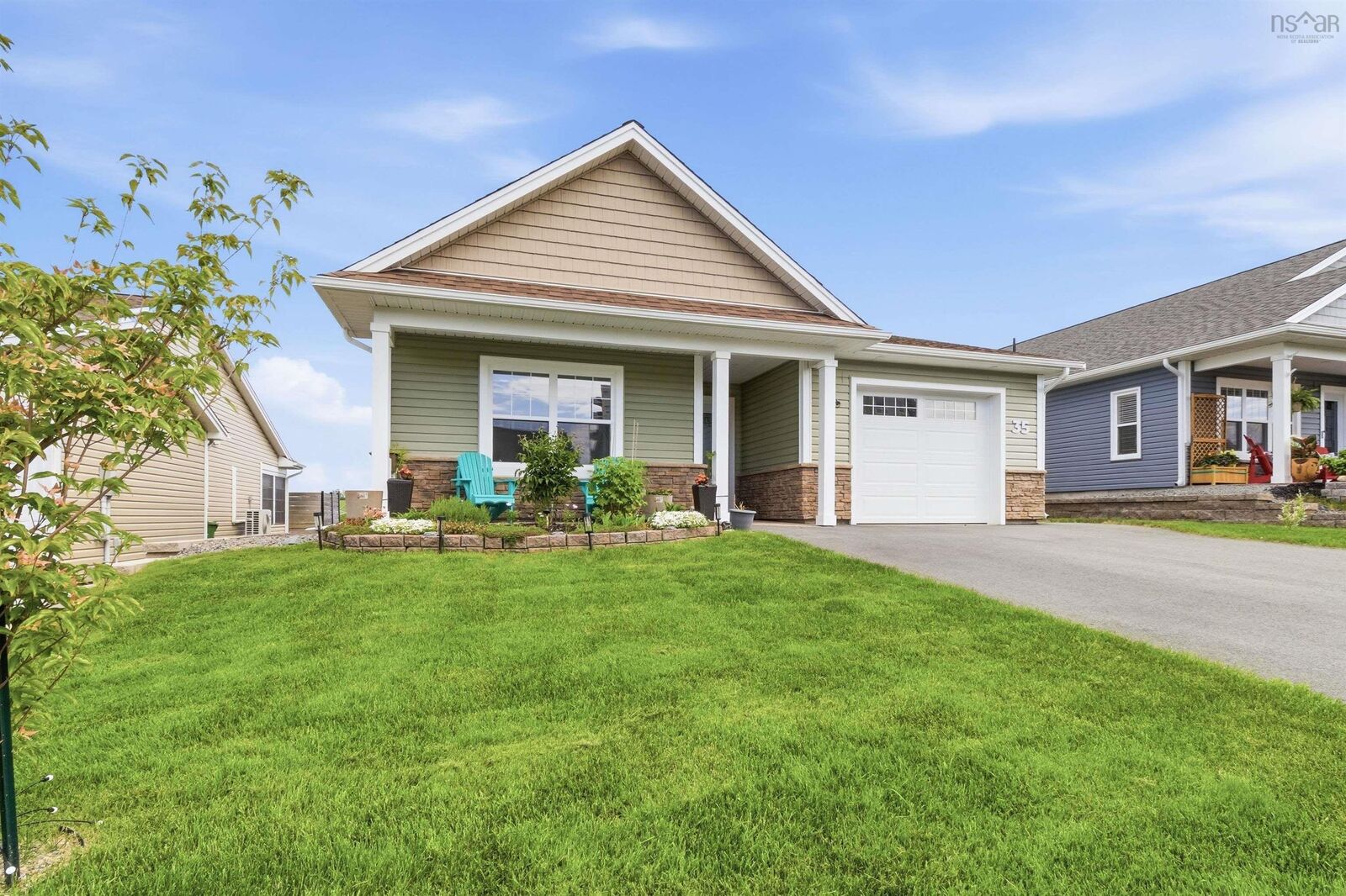 Property Photo: 35 Elizabeth Avenue NS B0N 2T0