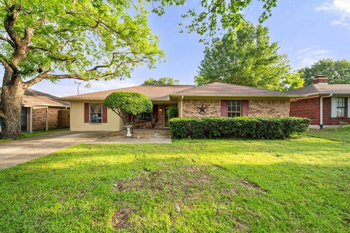Property Photo:  200 W Garrity Street  TX 75110 