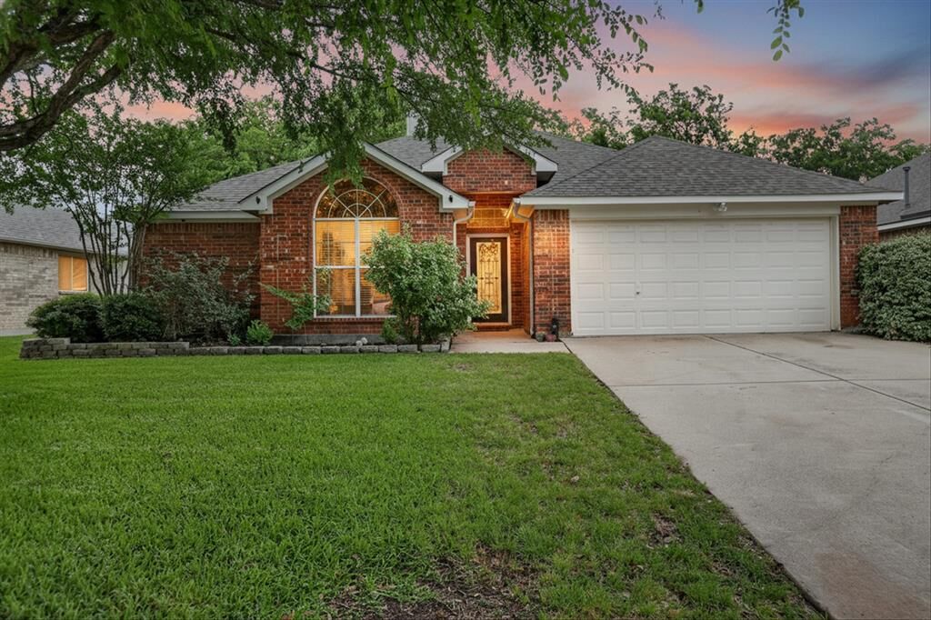 Property Photo:  924 Chestnut Lane  TX 76179 