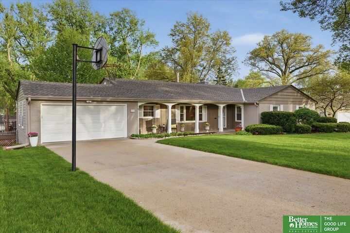 Property Photo:  707 Parkwood Lane  NE 68132 