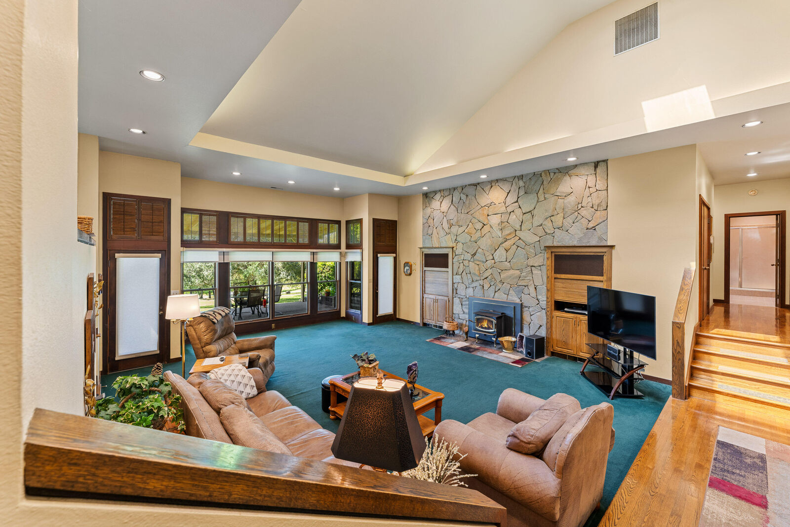 Property Photo: 254 El Camino Way OR 97526