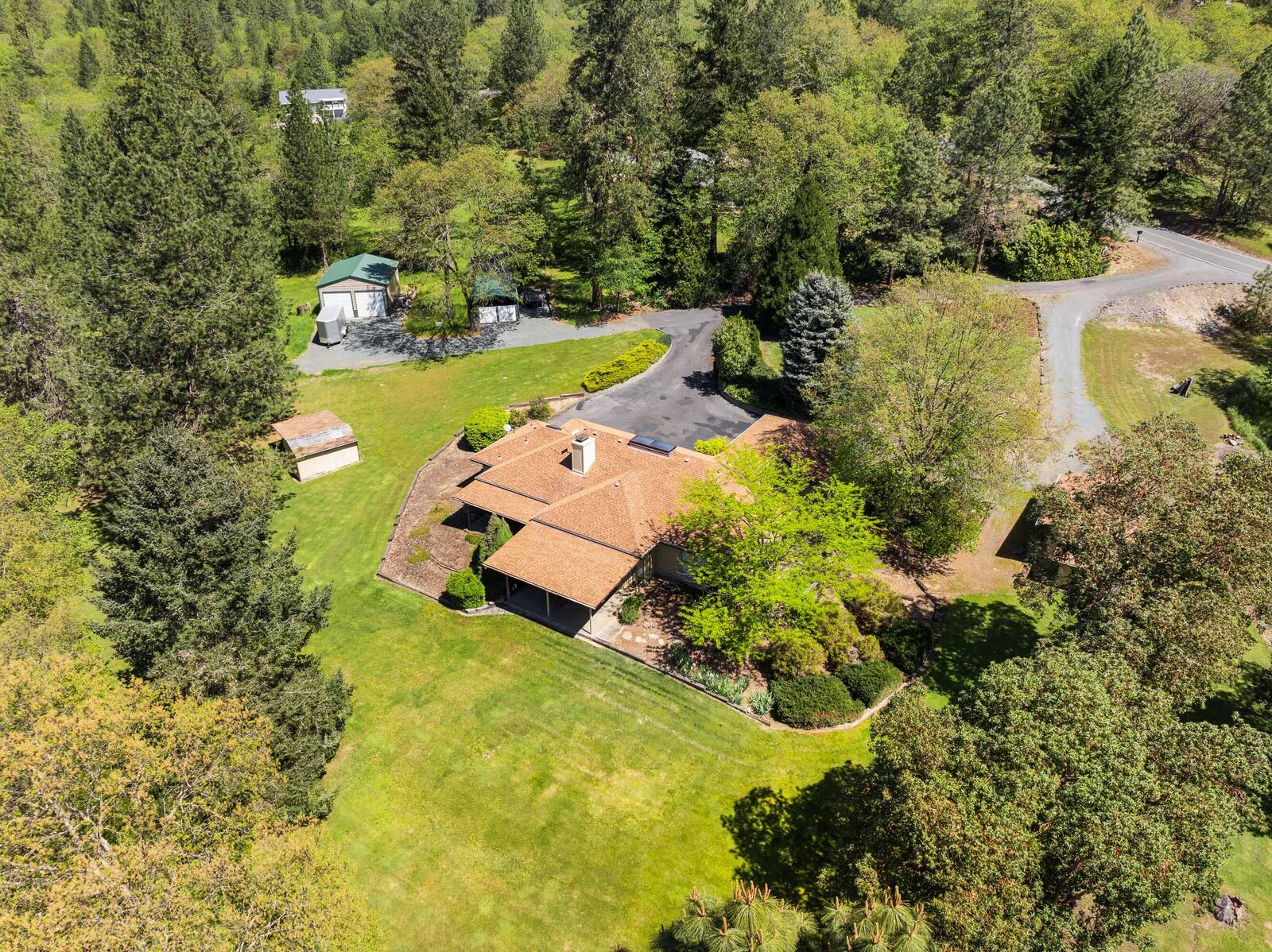 Property Photo: 254 El Camino Way OR 97526