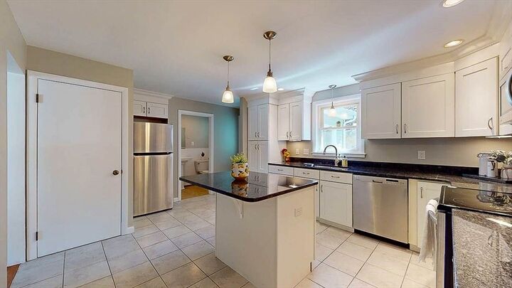 Property Photo:  31 Sun Valley Dr  MA 01609 