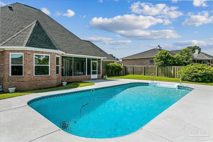 Property Photo:  1505 Kings Rd  FL 32533 