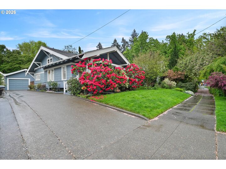 Property Photo:  3926 SE Ankeny St  OR 97214 