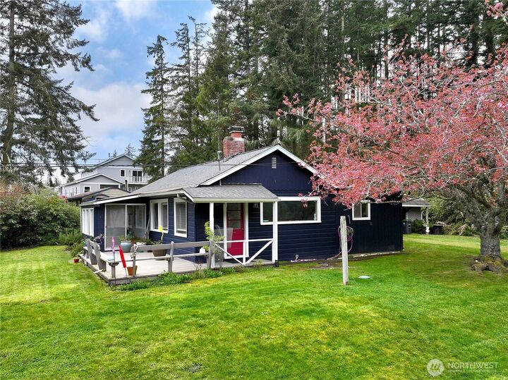 Property Photo:  2712  North Bluff Road  WA 98253 