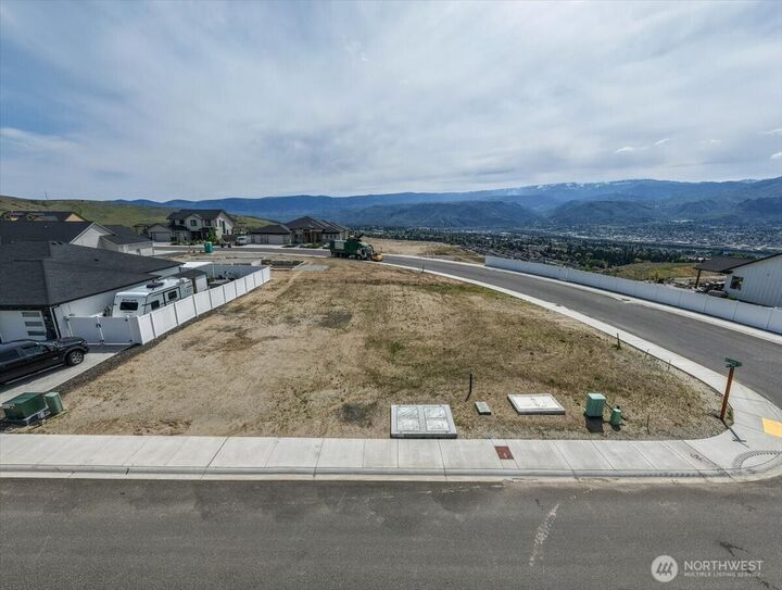 Property Photo:  834 NE Tyler Place  WA 98802 