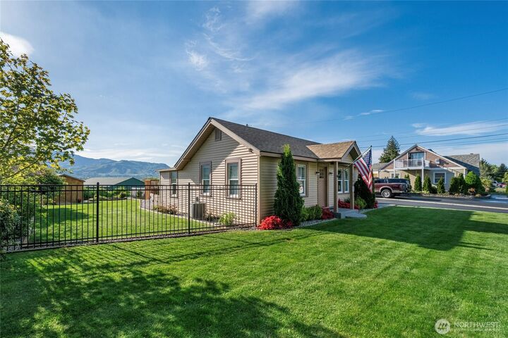 Property Photo:  1104 N Baker  WA 90880 