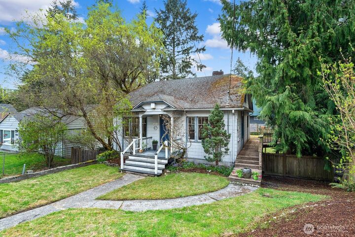 Property Photo:  14014  Palatine Avenue N  WA 98133 