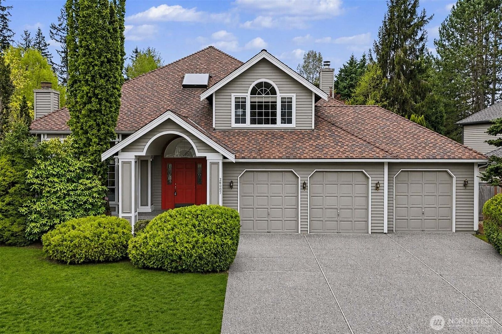 Property Photo:  26057 SE 38th St  WA 98029 