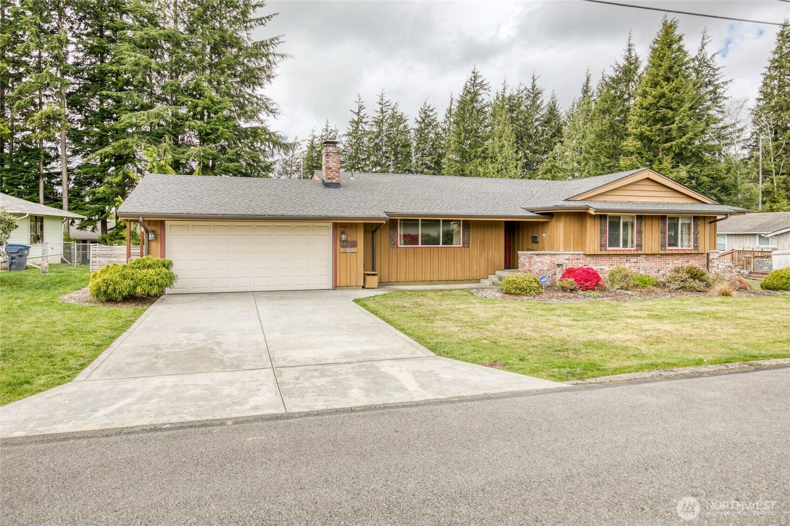 Property Photo:  1819  Graves Avenue  WA 98520 