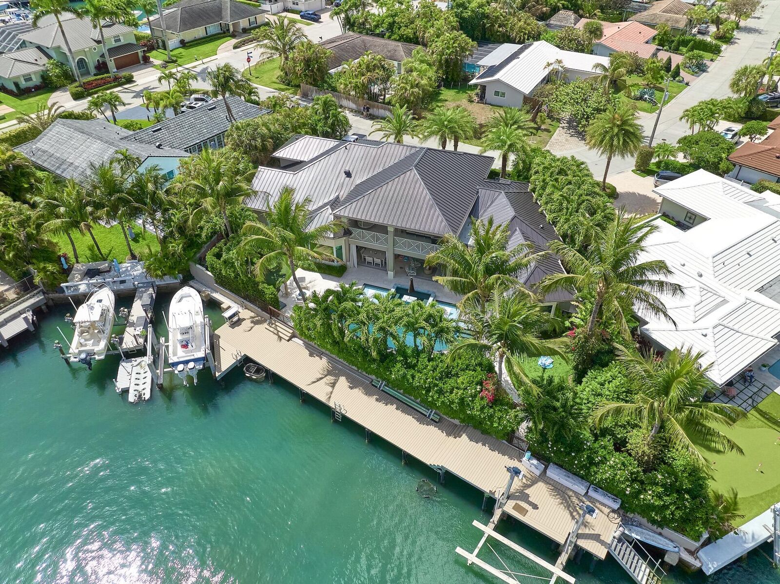 Property Photo:  1140 Powell Drive  FL 33404 