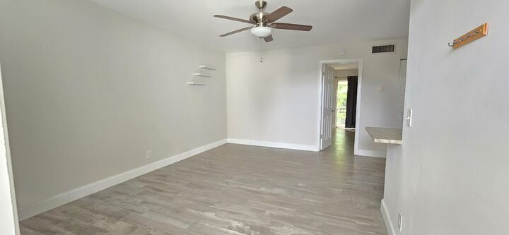 Property Photo:  115 SW 1st Avenue 7  FL 33435 