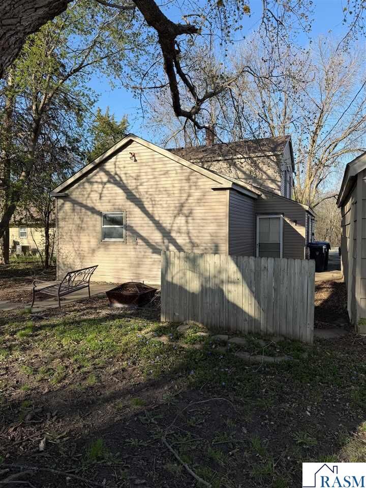 Property Photo:  1125 Warren Street  MN 56001 