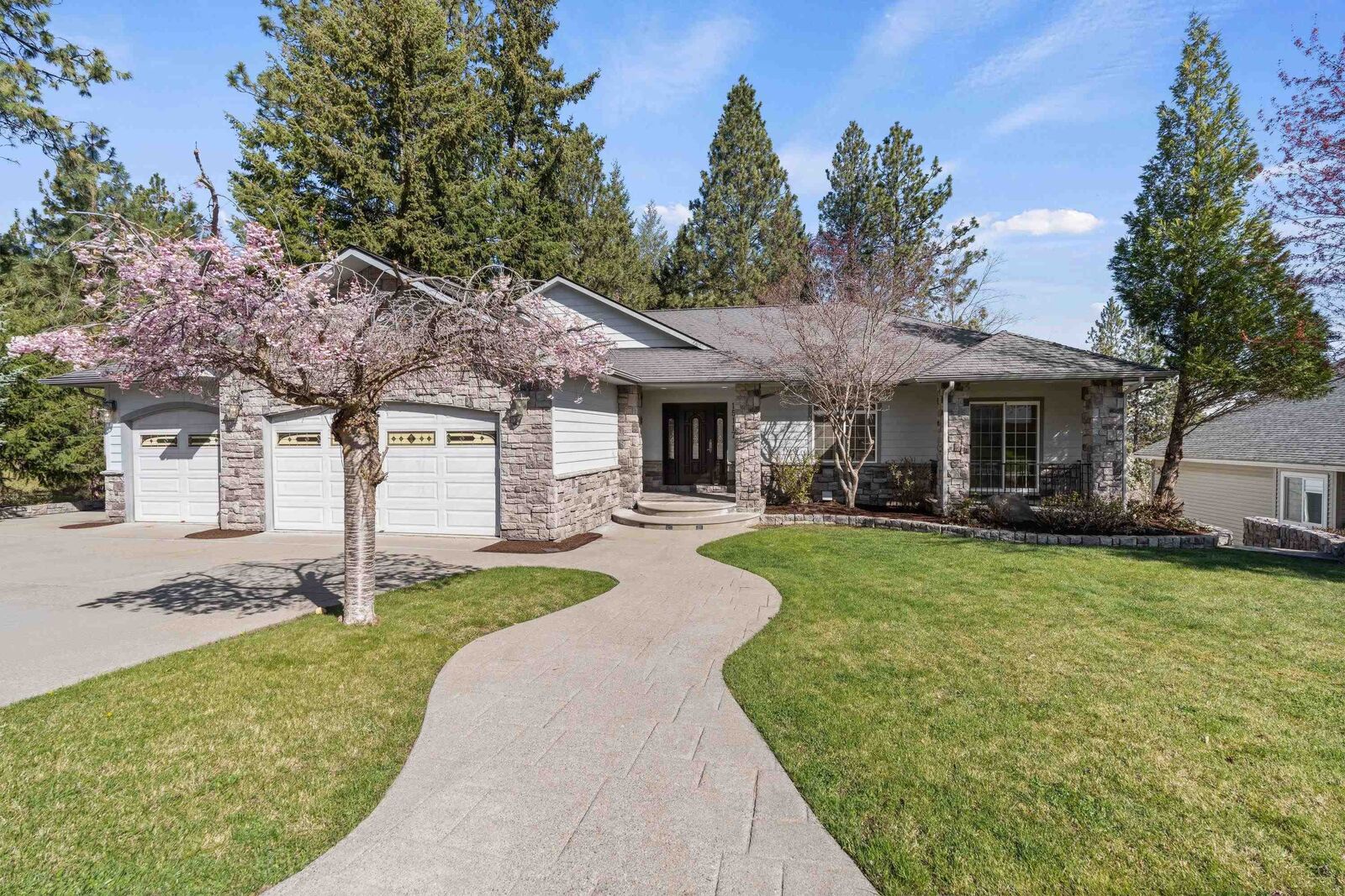 Property Photo:  15117 E East Ridge Ln  WA 99037 