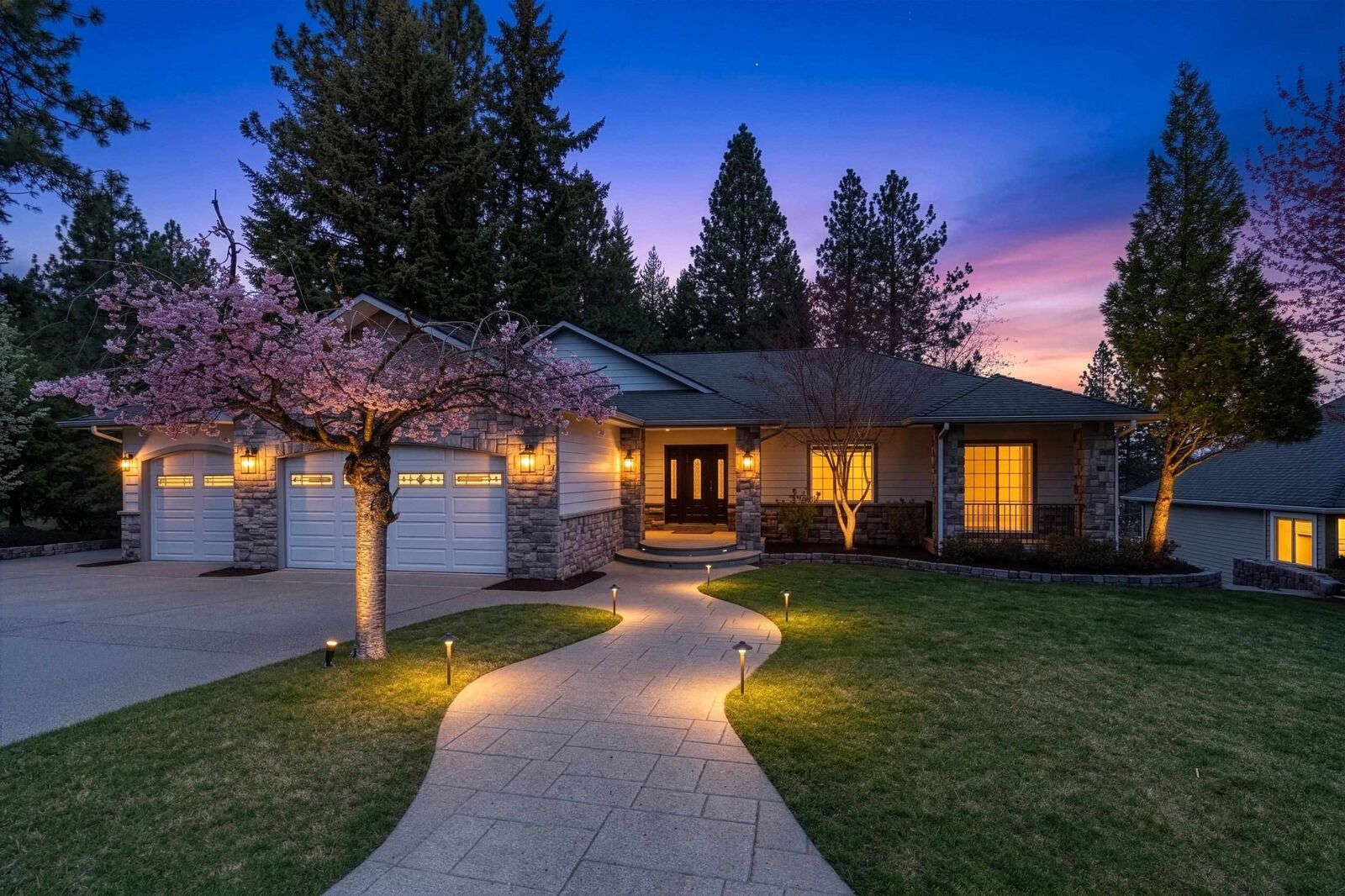 Property Photo: 15117 E East Ridge Ln WA 99037