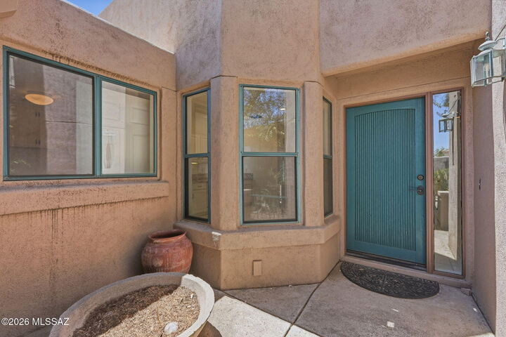 Property Photo: 6078 N Running Deer Ci Circle N AZ 85750