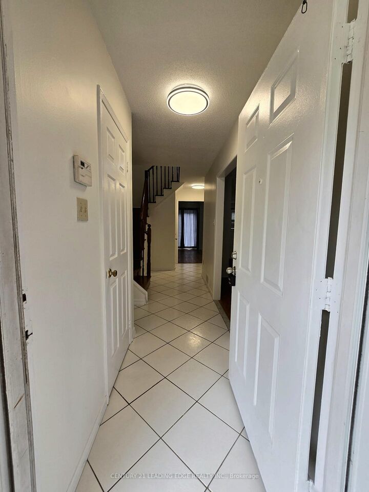 Property Photo:  1592 Marshcourt Drive Main  ON L1V 6G3 