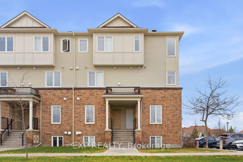 Property Photo: 2621 Longfields Drive 32 ON K2J 2L7