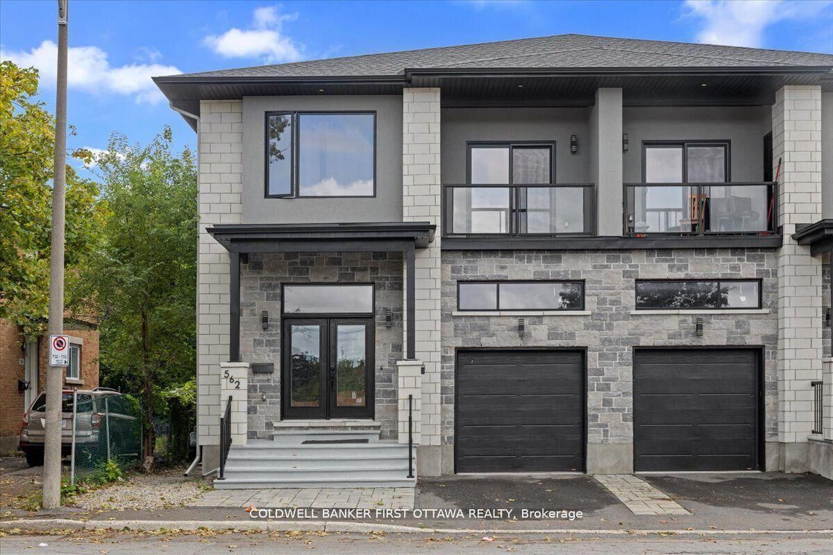 Property Photo:  562 Queen Mary Street  ON K1K 1W1 