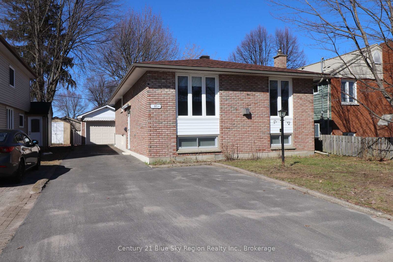 Property Photo:  85 Whitney Avenue  ON P1A 1Y4 