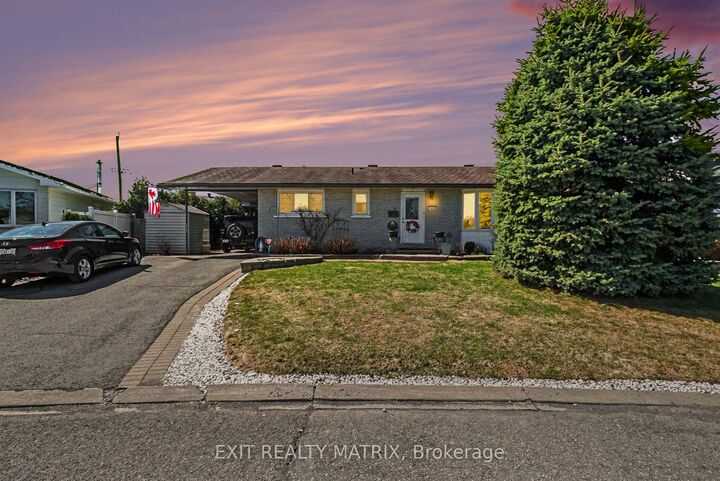 Property Photo: 1402 Jamison Avenue ON K1E 1J5