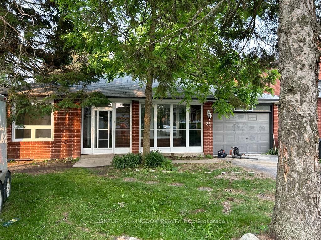 Property Photo:  35 Homestead Road Main  ON M1E 3R8 