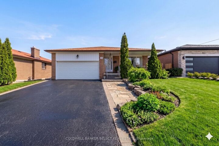 Photo de la propriété:  72 Mayall Avenue  ON M3L 1E8 