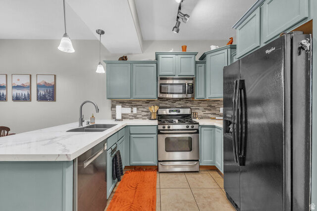 Property Photo:  943 Farmington Xing  UT 84025 