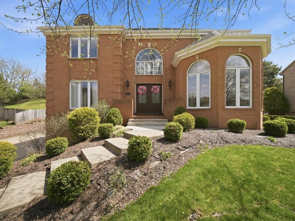 Property Photo:  113 Foxwood Dr  PA 15090 