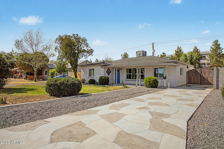 Property Photo:  532 E Cheery Lynn Road  AZ 85012 