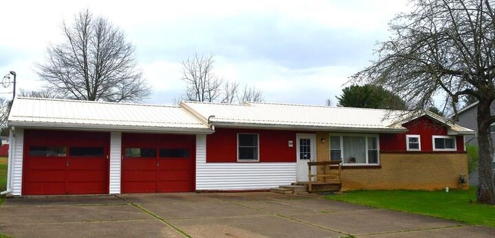 Property Photo:  124 Oakwood Lane  PA 16254 