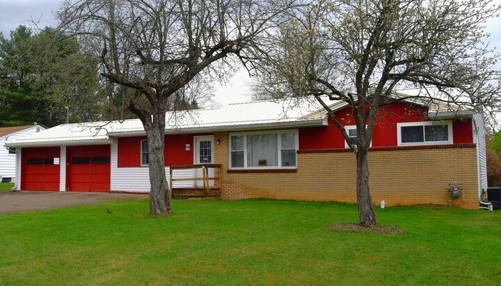 Property Photo:  124 Oakwood Lane  PA 16254 