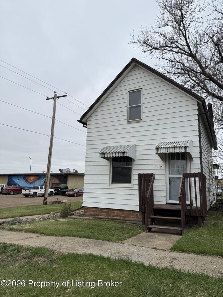 Property Photo:  112 C Street N  ND 58652 