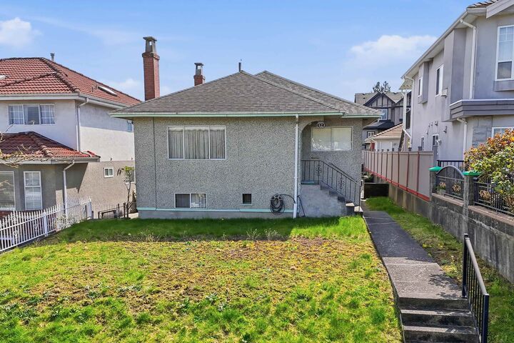 3090 Kitchener Street — photo 1