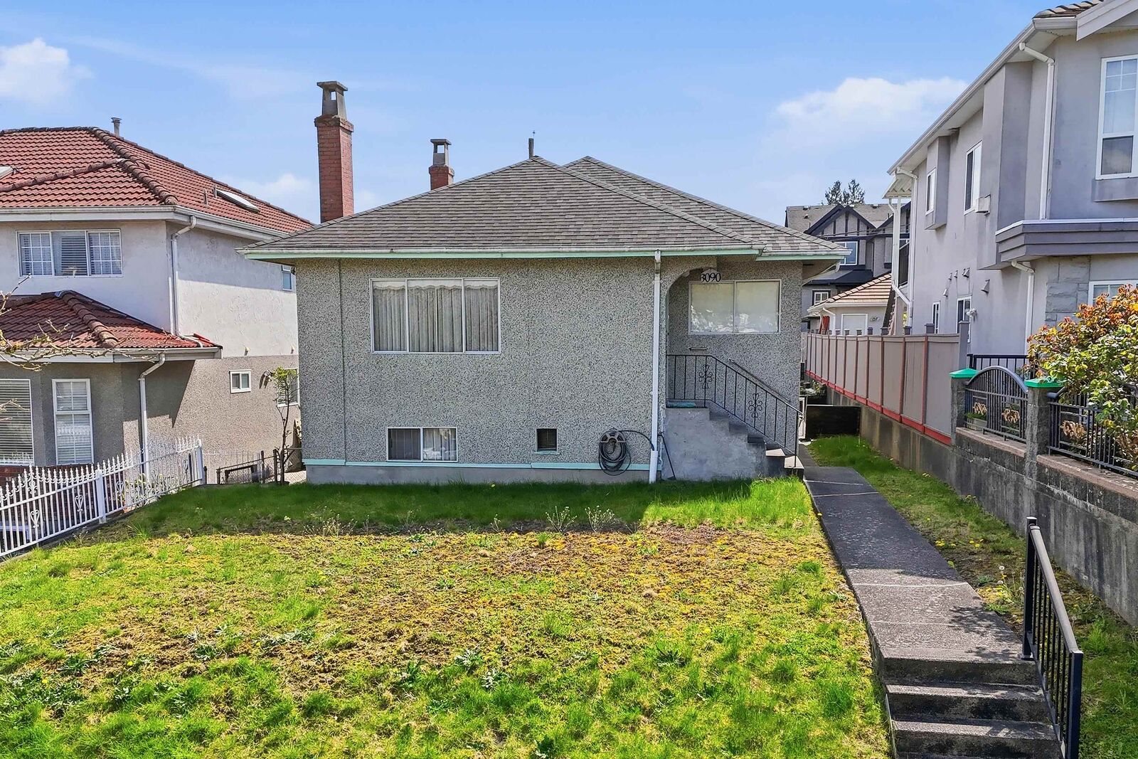 Property Photo: 3090 Kitchener Street BC V5K 3E7