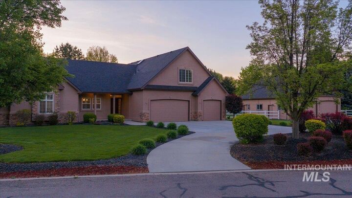 Property Photo: 570 N Cove Colony Way ID 83616