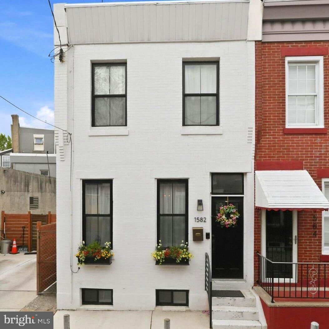 Property Photo:  1582 E Hewson Street  PA 19125 