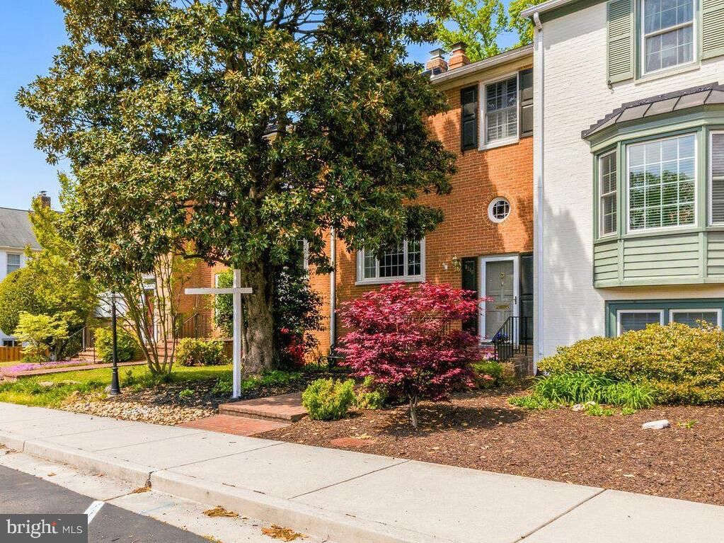 Property Photo:  8240 Taunton Place  VA 22152 