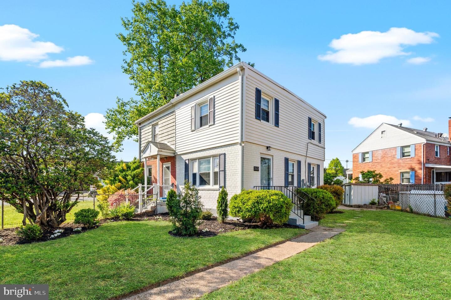 Property Photo:  2621 S Four Mile Run Drive  VA 22206 