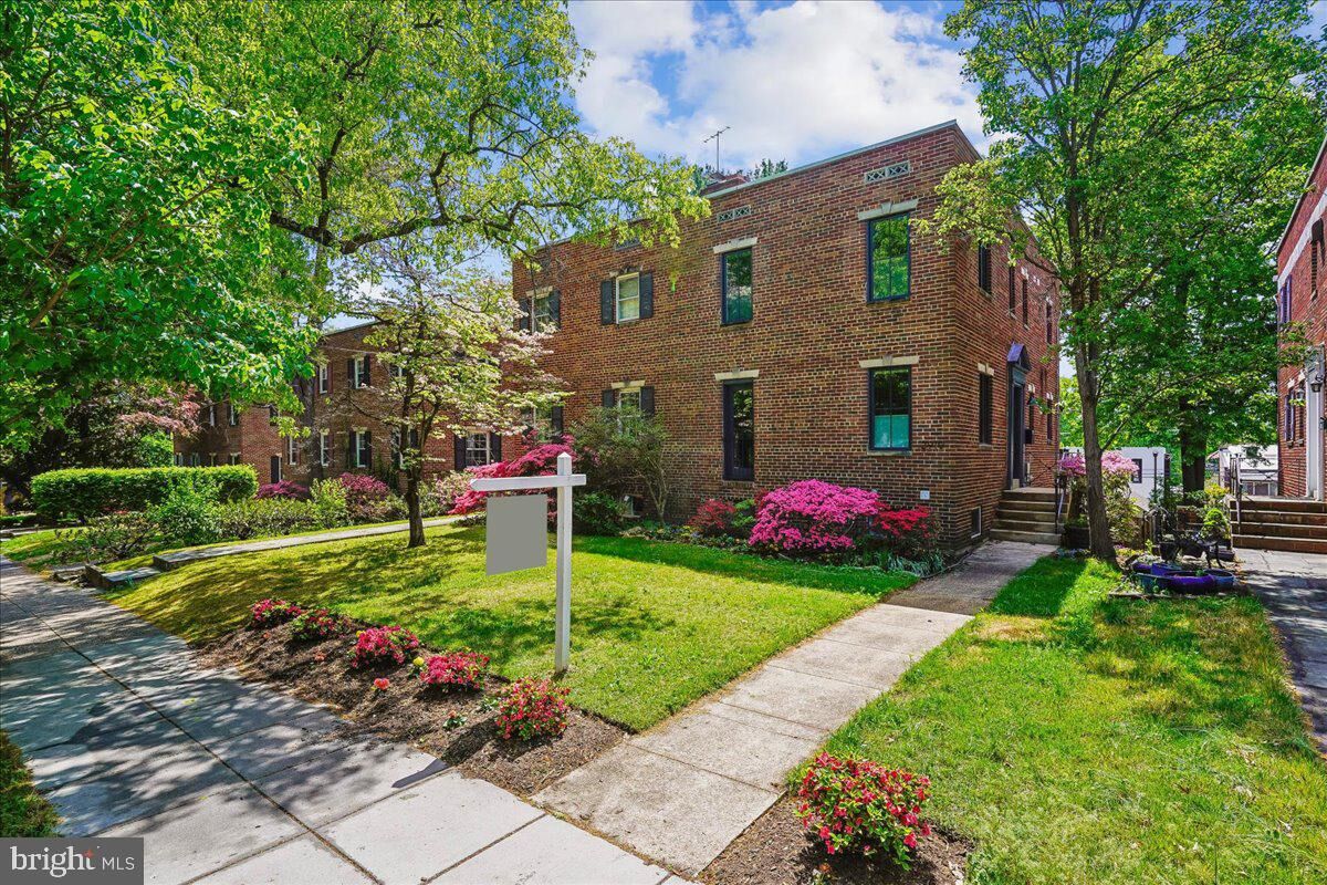 Property Photo:  2910 Upton Street NW  DC 20008 