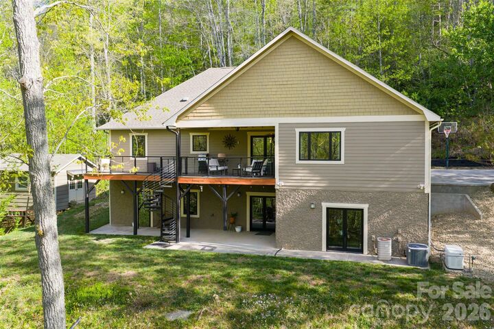 Property Photo: 36 Snowshoe Drive NC 28803