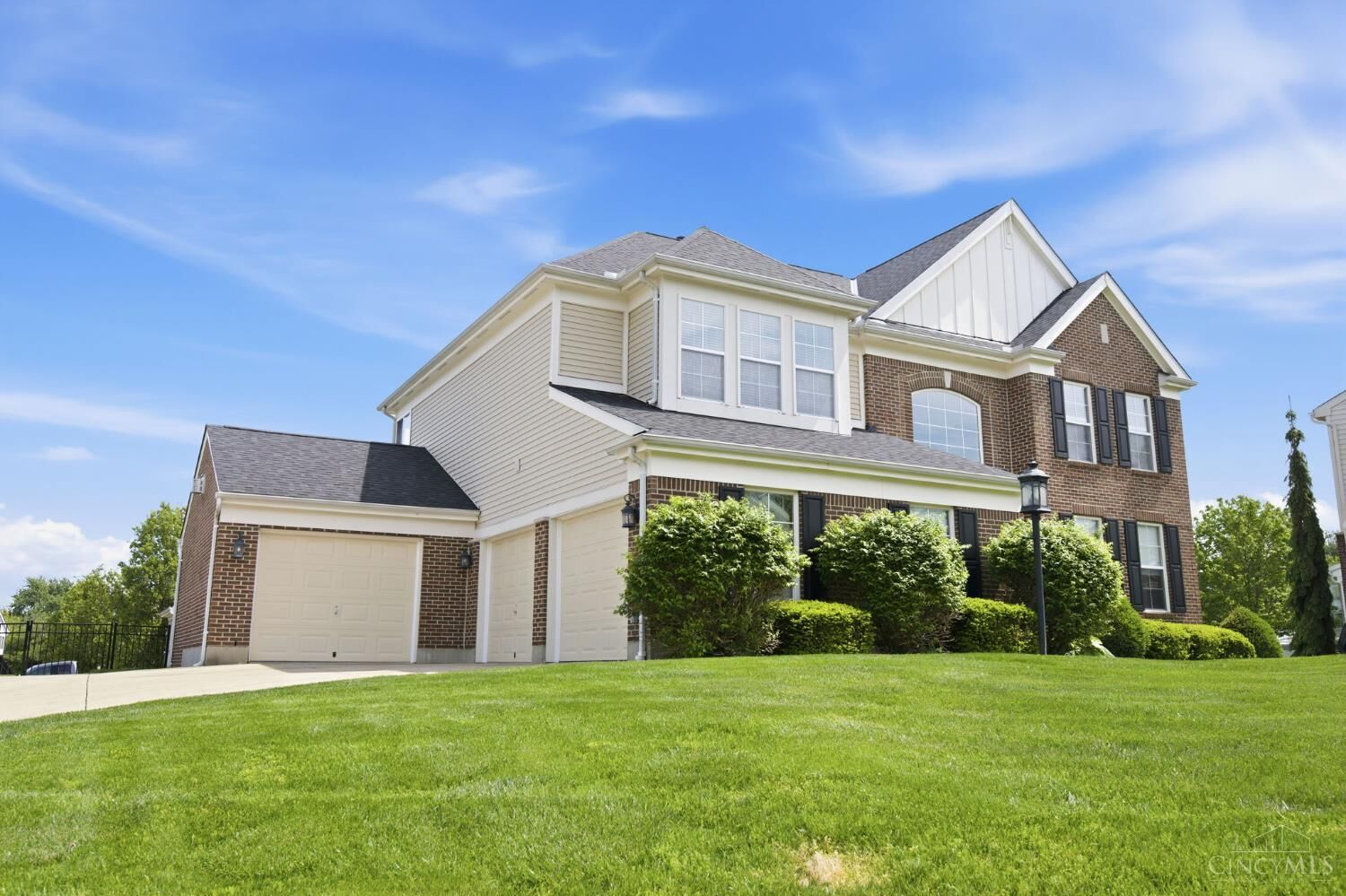 Property Photo:  1220 Fox Hollow Drive  OH 45036 