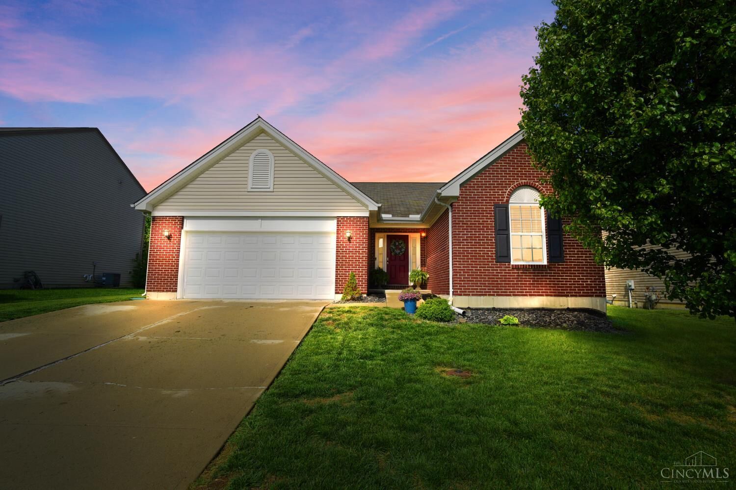 Property Photo:  5752 Sunrise View Circle  OH 45044 