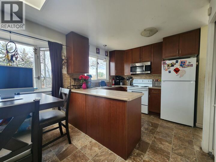 Property Photo: 411 Lyon Street BC V2M 3K9