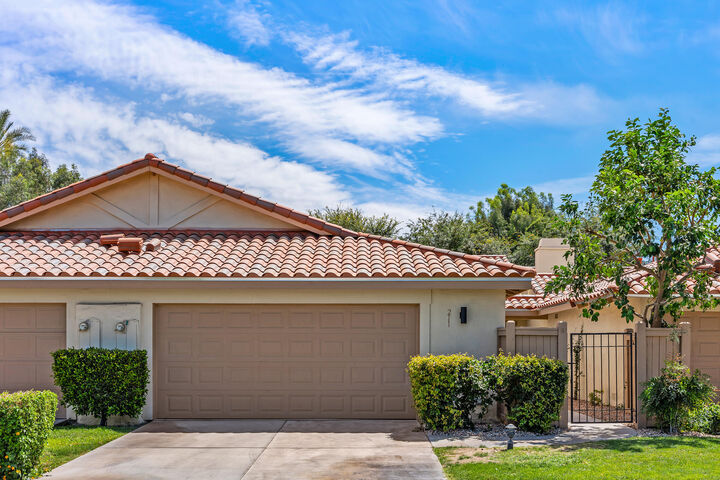 Property Photo: 211 Las Lomas CA 92260