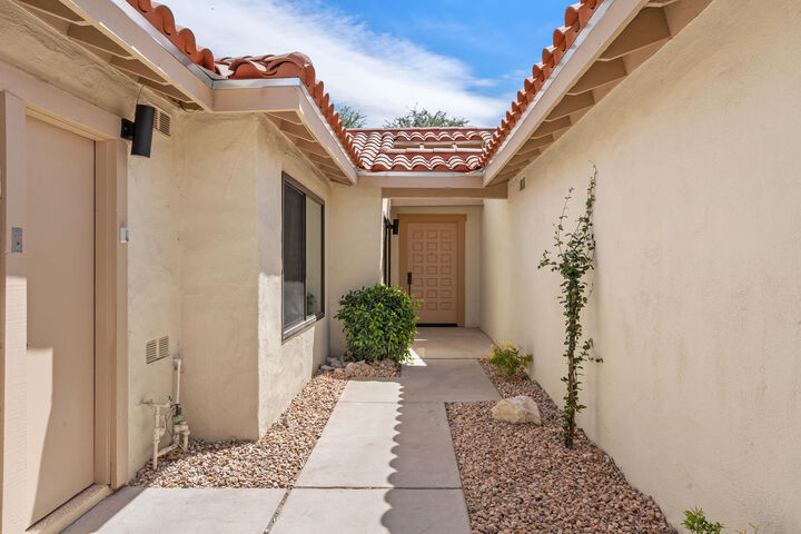 Property Photo:  211 Las Lomas  CA 92260 